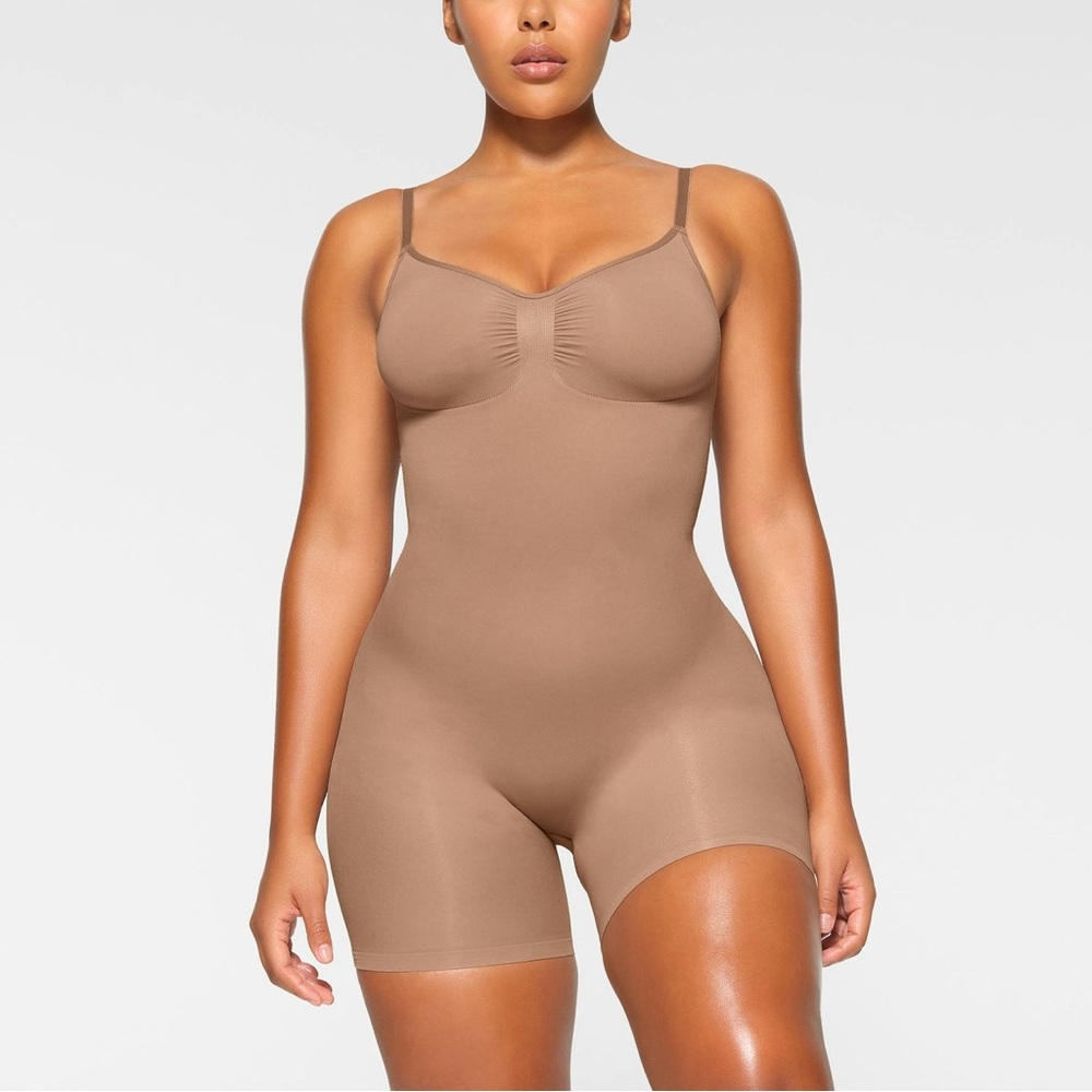 Skims Seamless Sculpt Mid Thigh Bodysuit, Sienna